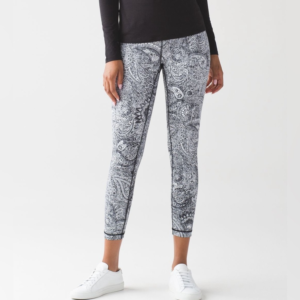 Lululemon High Times Pant Leggings in Antique Paisley White Black size 6